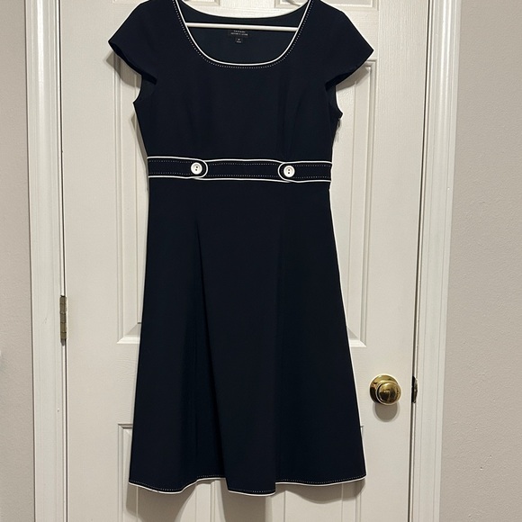 Tahari Arthur S Levine Dresses & Skirts - Elegant Navy Midi Dress with White Trim